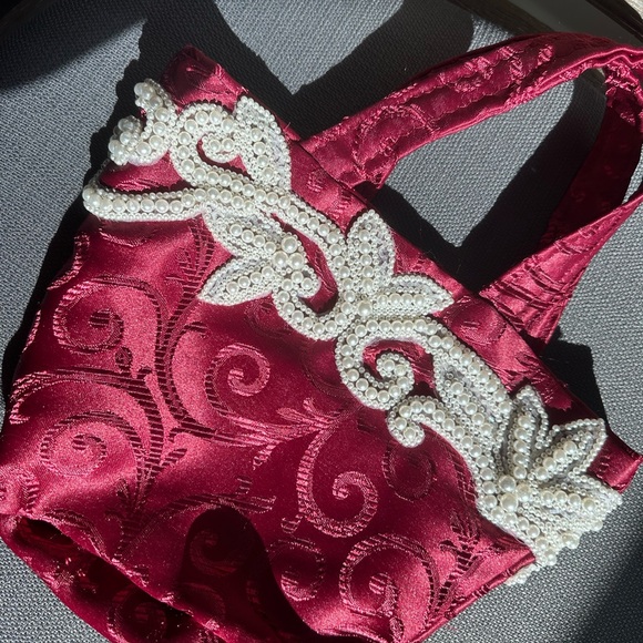 Vintage pearl embellished red bucket bag - Picture 5 of 7